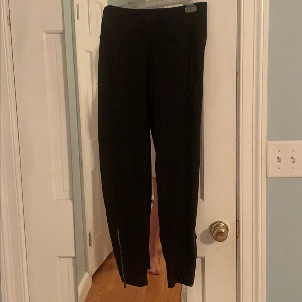 women’s lulu lemon joggers size 4